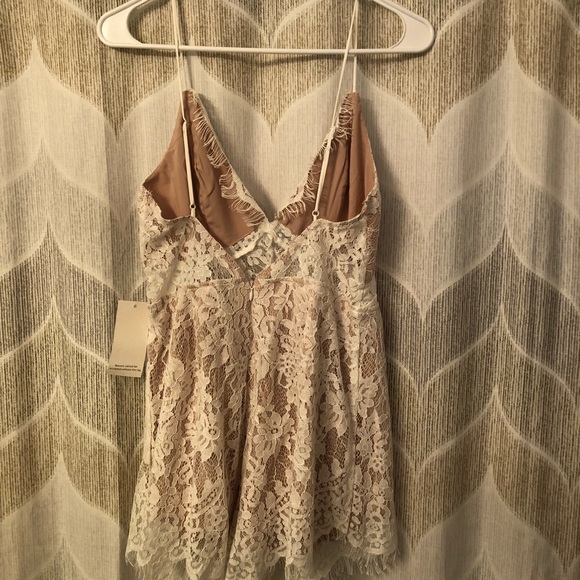 Lace Romper - Picture 4 of 5